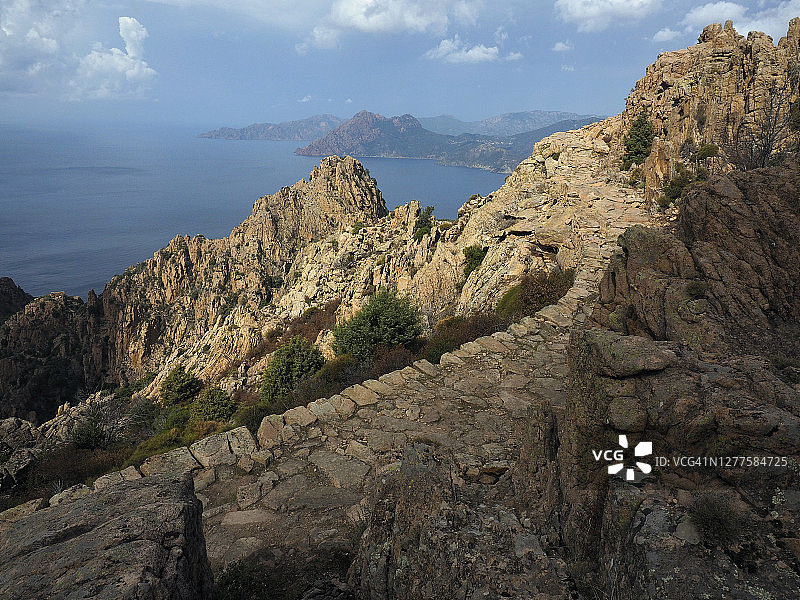 科西嘉卡朗什峡湾风光徒步小径图片素材
