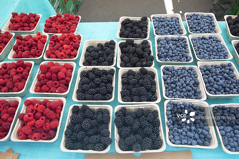 市场上出售的新鲜水果图片素材
