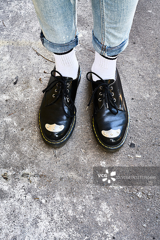 黑色的鞋子图片素材