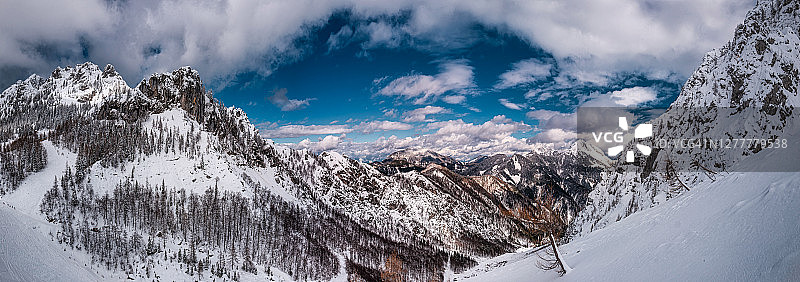 冬季景观：克恩顿山脉雪景全貌图片素材