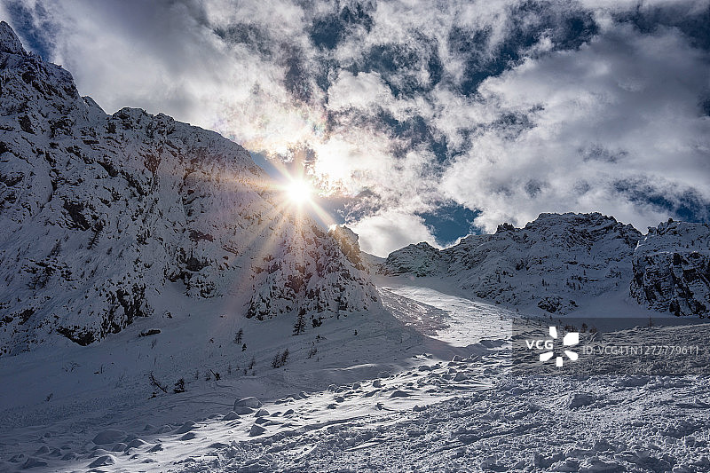 雪中的克恩顿山区冬季风景图片素材