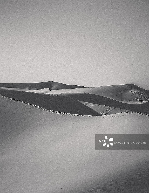 天空下的沙丘风景图片素材