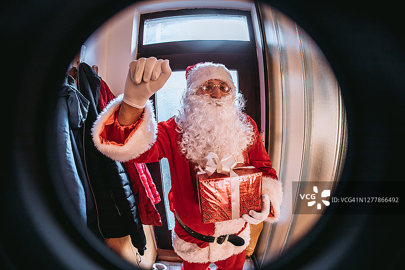 圣诞老人敲门图片素材