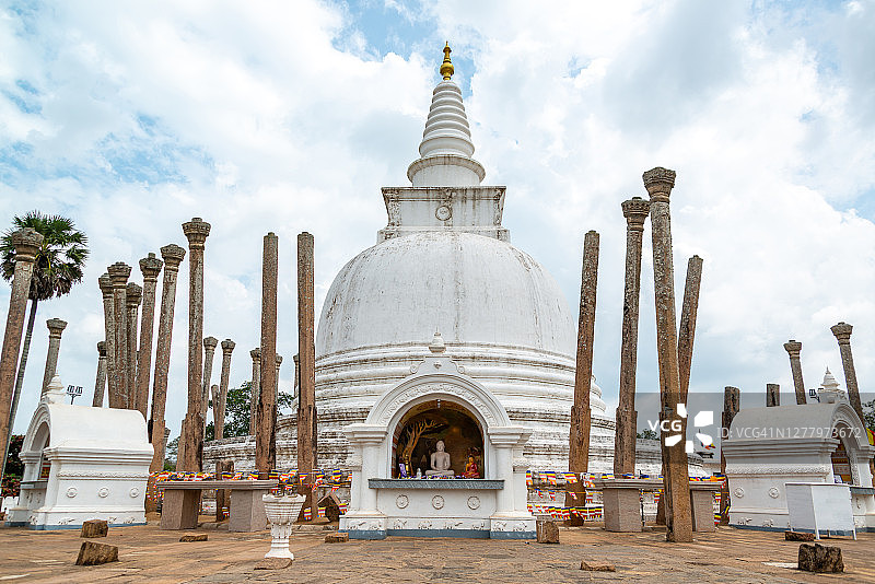 斯里兰卡阿努拉德普勒图帕拉玛雅佛塔的旧柱子图片素材
