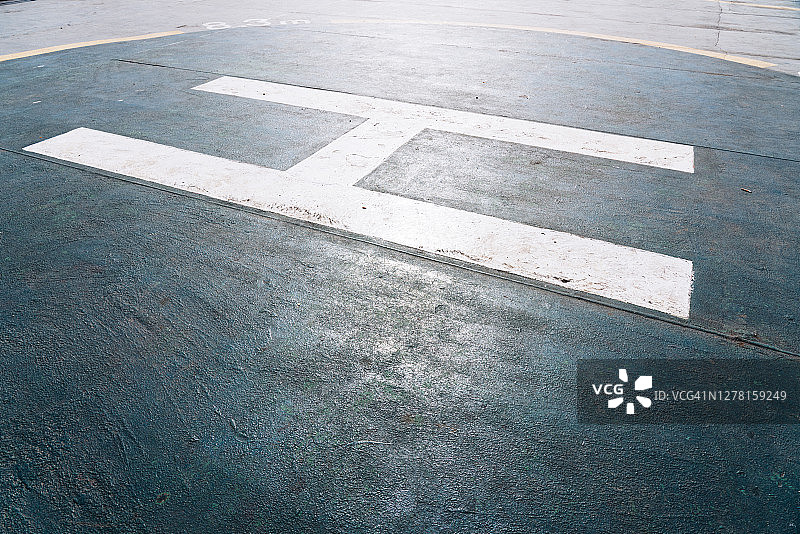 船舶甲板上的停机坪图片素材