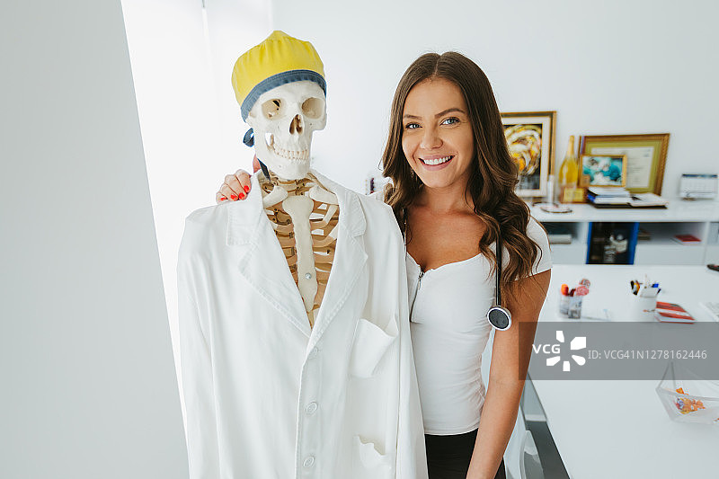 解剖课上的医学生图片素材