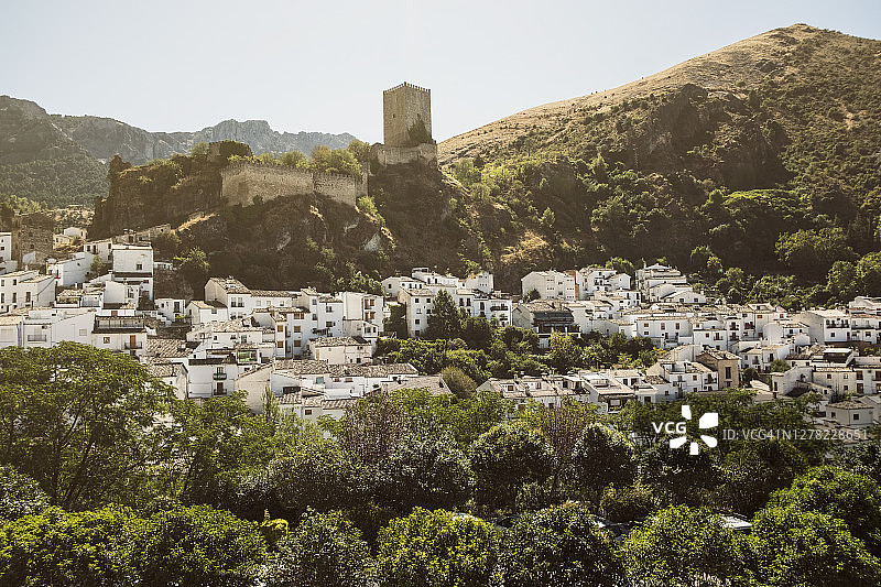 亚德拉卡索拉城堡与城镇房屋图片素材
