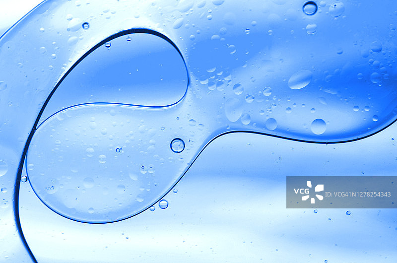 彩色背景下的水中油抽象图片素材