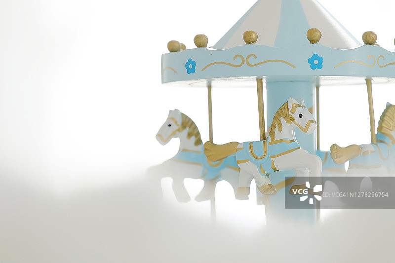 云端旋转木马图片素材