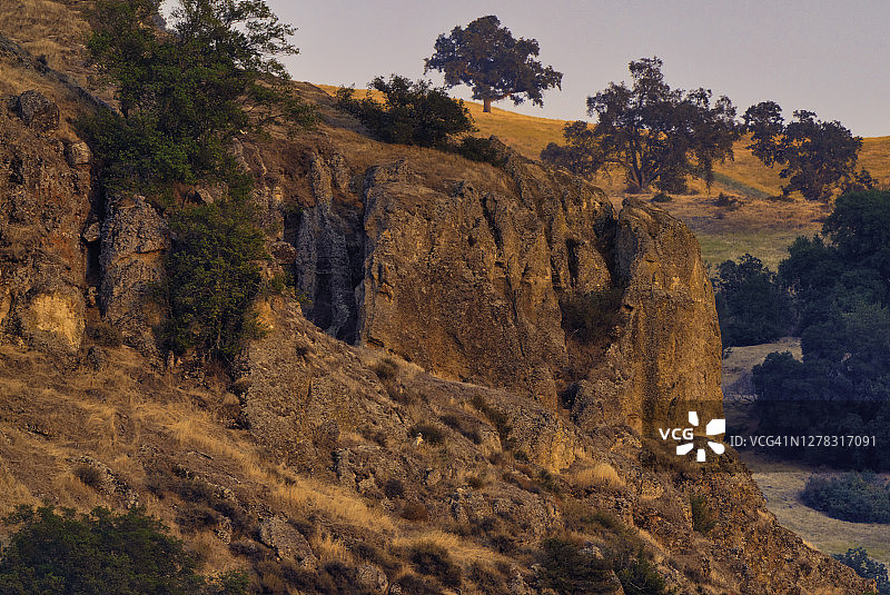 迪亚布罗山脉的夏日傍晚图片素材