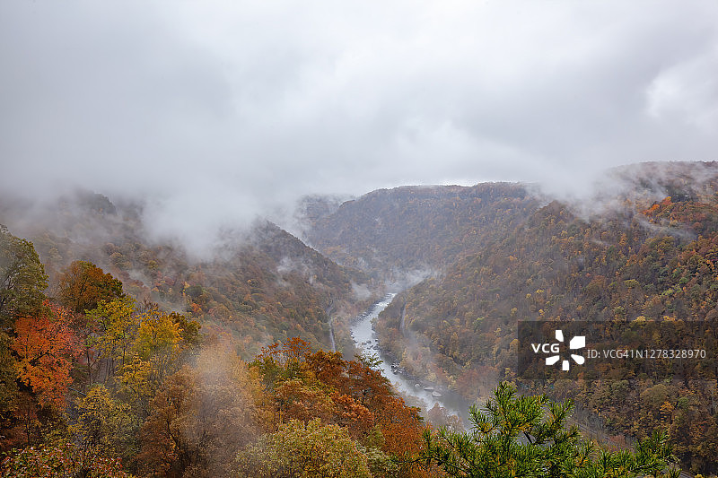 秋季的新河峡谷图片素材