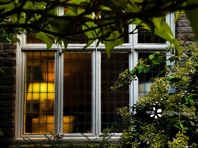 都铎风格历史住宅的铅玻璃窗图片素材