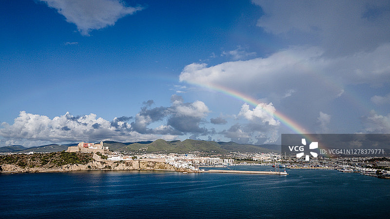 伊维萨岛上的彩虹图片素材