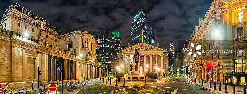 伦敦金融城英格兰银行夜景全景图片素材