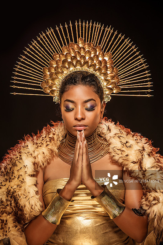 金色非洲女王女性写真图片素材