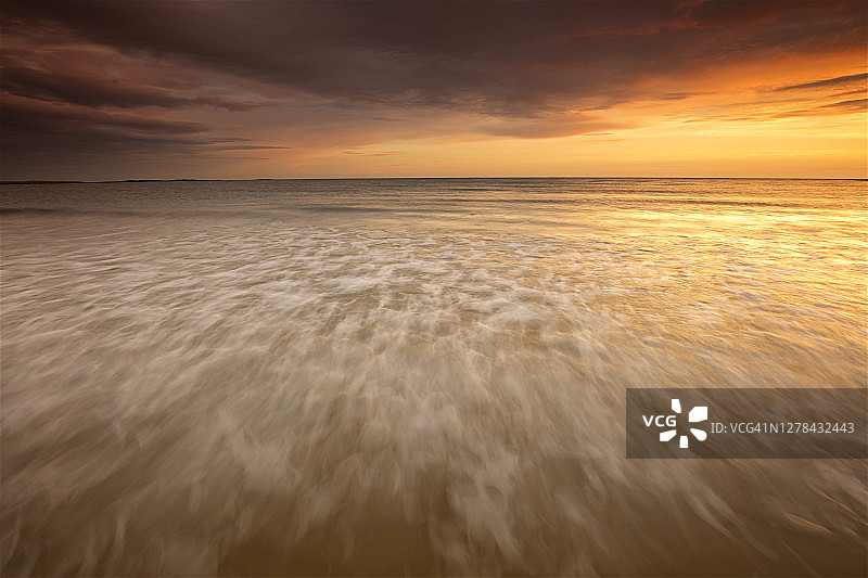 海滩水波纹日出海景摄影图片素材