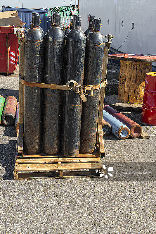 钢制氮气瓶图片素材