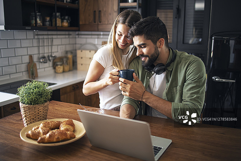 愉快的早晨图片素材