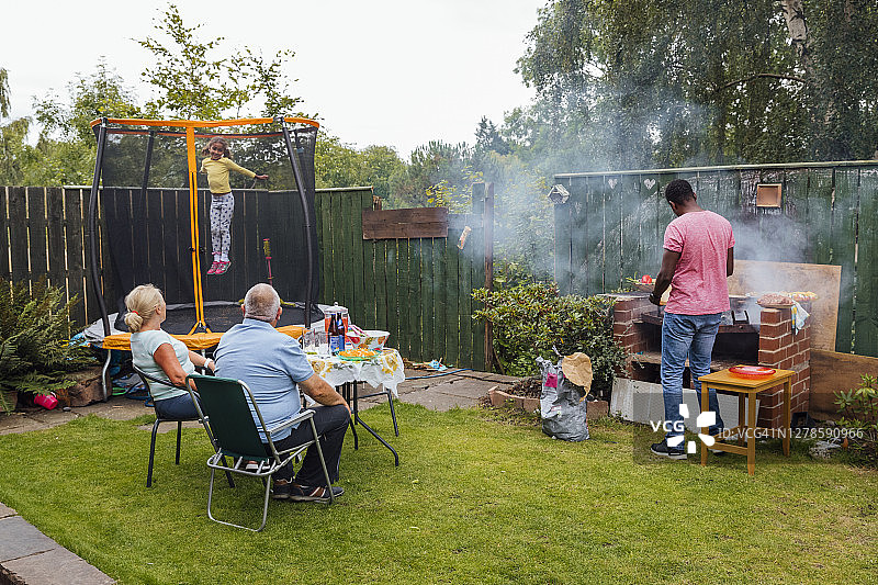 夏季户外用餐图片素材