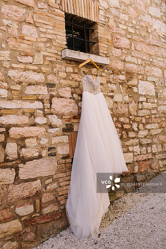 白色魅力婚纱图片素材