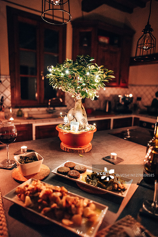 晚餐餐桌布置图片素材