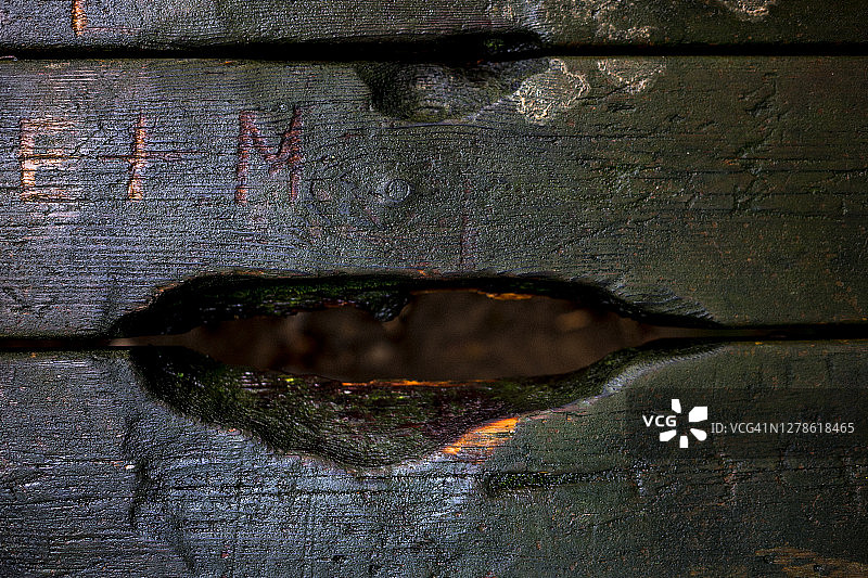 长凳上的一个洞图片素材