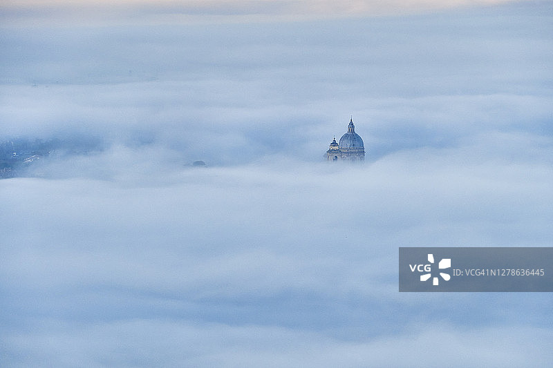 意大利阿西西圣玛丽亚天使教堂的圆顶图片素材