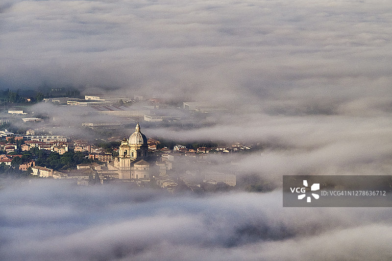 意大利阿西西圣玛丽亚天使教堂的圆顶图片素材