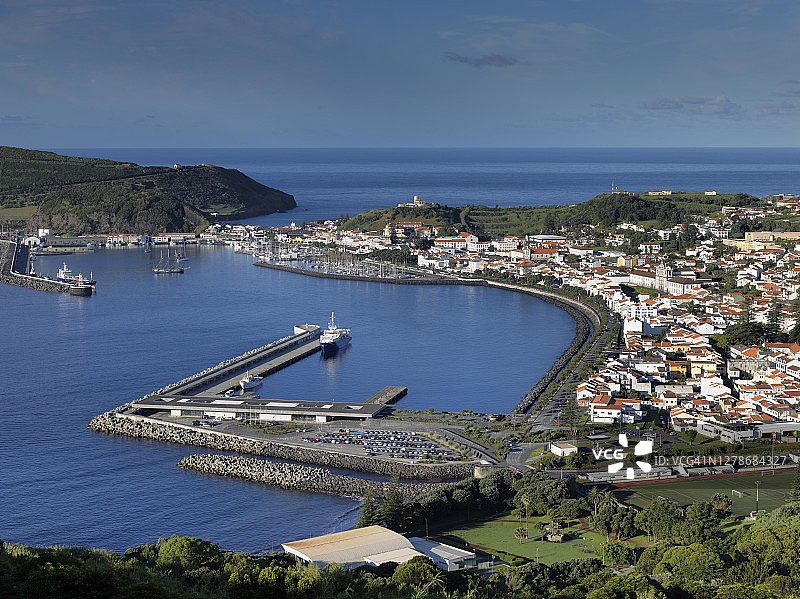 葡萄牙亚速尔群岛法亚尔岛奥尔塔镇渡轮港口景色图片素材