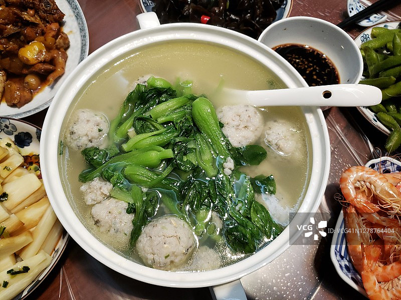 自制蔬菜鱼丸汤图片素材