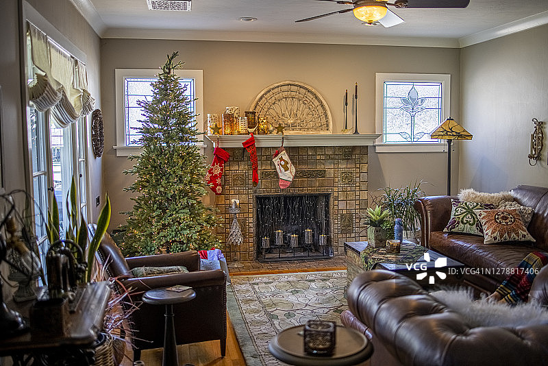 工匠平房内的圣诞装饰图片素材