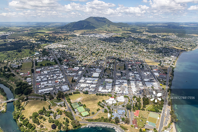 新西兰胡卡瀑布房屋直升机视角图片素材