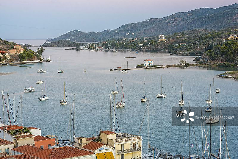 希腊萨罗尼克群岛波罗斯岛日落帆船图片素材