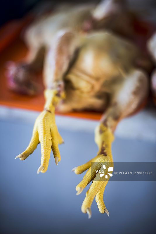 秘鲁库斯科圣佩德罗市场出售的鸡肉图片素材