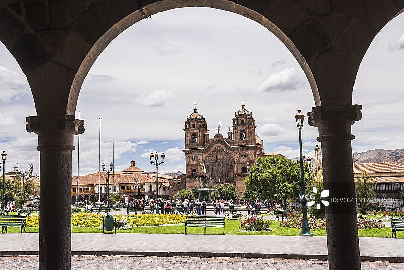 秘鲁库斯科武器广场的库斯科大教堂图片素材