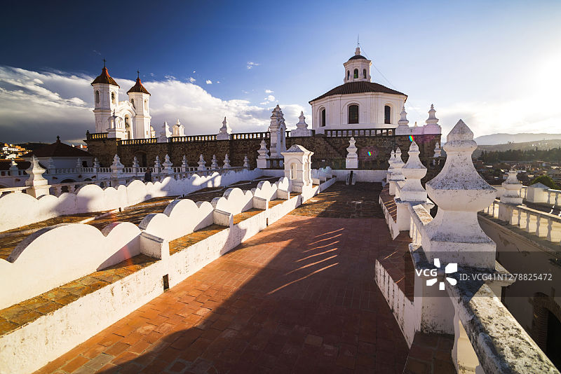 圣费利佩内里教堂屋顶：玻利维亚苏克雷历史名城图片素材