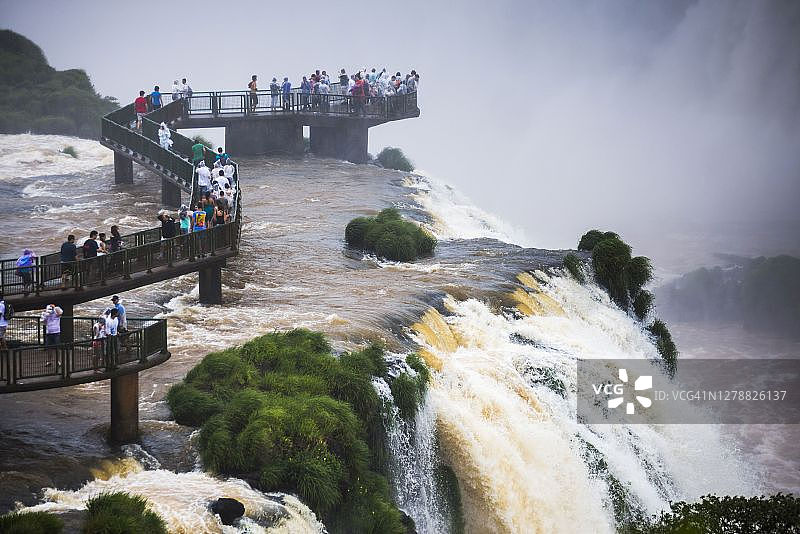 伊瓜苏瀑布，巴西侧观景台，巴西阿根廷巴拉圭边境，南美洲图片素材