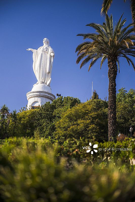 智利圣克里斯托瓦尔山圣母玛利亚雕像图片素材