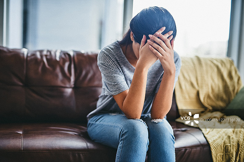 沉浸在孤独和孤立感中图片素材