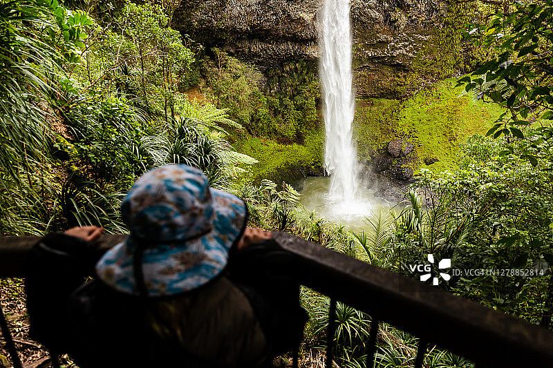 瀑布的场景图片素材