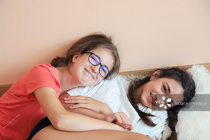 在家一起玩耍的乐趣图片素材