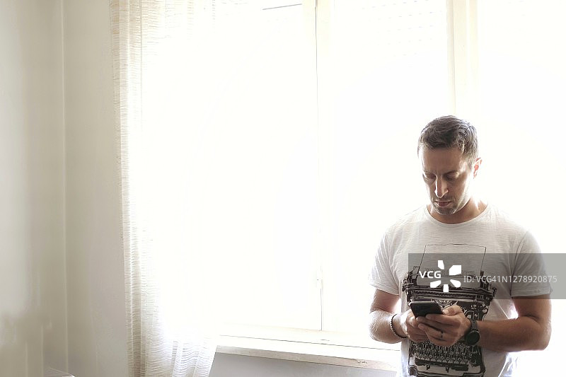 在家工作的人，社交隔离概念图片素材