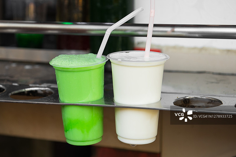 绿白色酸奶图片素材