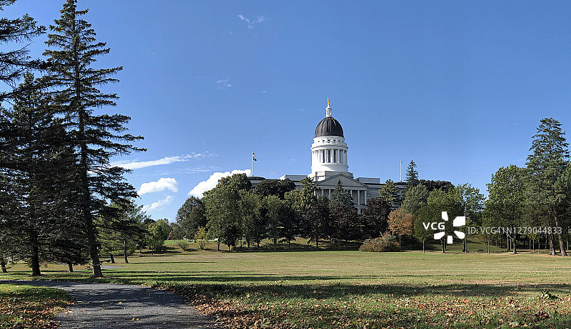 2020年秋季美国缅因州奥古斯塔首都大厦图片素材