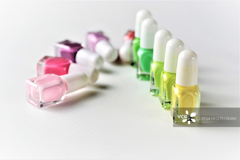 彩色指甲油图片素材