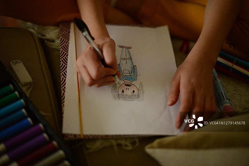 女孩画卡通草图图片素材