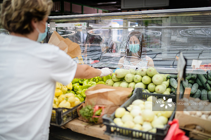 疫情期间销售蔬菜图片素材