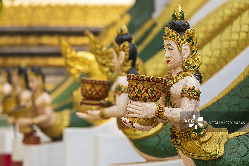 老挝琅寺的玻璃天使图片素材