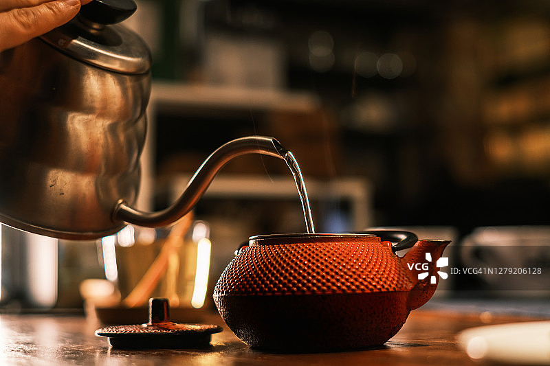 冲泡草药茶图片素材