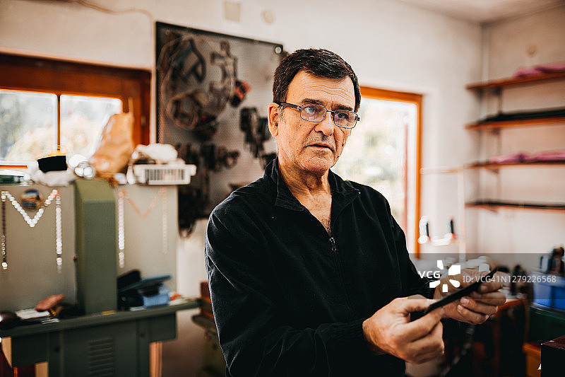 皮革腰带生产图片素材